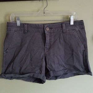Grey chin shorts
